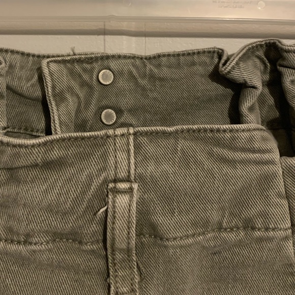 Green Jean shorts with singed waist. - Picture 7 of 8